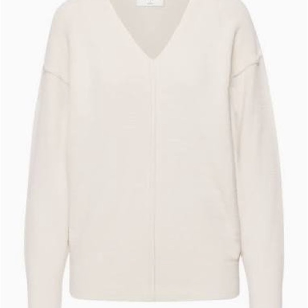 Aritzia Hush Knit V-neck Sweater